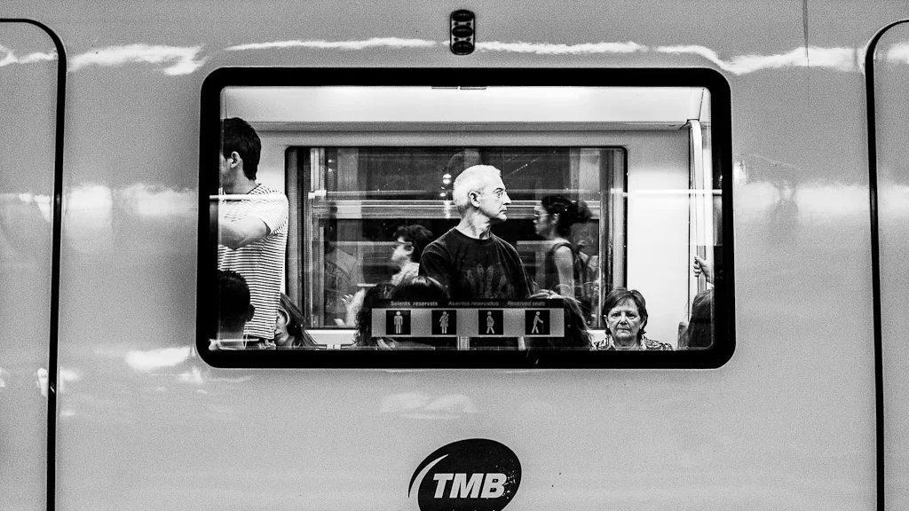 In the belly of Barcelona - El Metro in Black and White — blog post by Stephan Geyer
