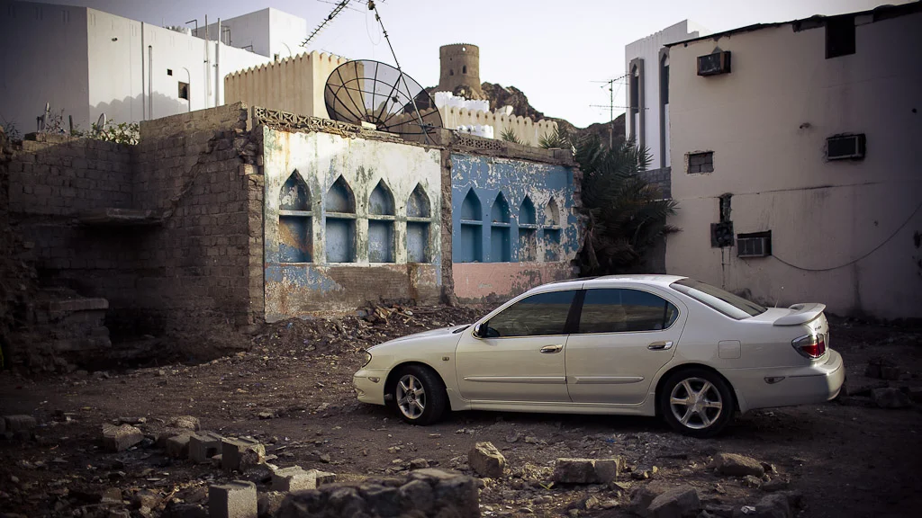 Muscat, Oman. An unexpected Canon 5D Tribute. — photograph by Stephan Geyer